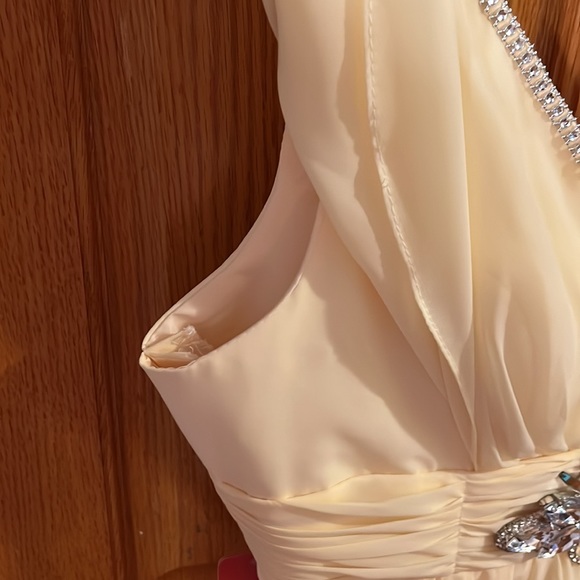 Gown - Picture 7 of 11